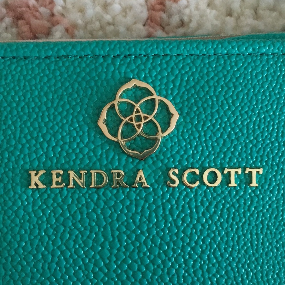 Jet Set Travel Case Kendra Turquoise with Dust Bag - Picture 6 of 16
